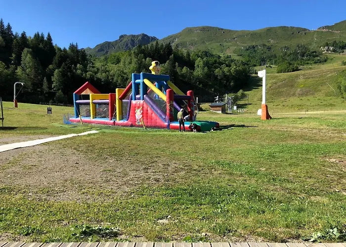 Aux Pieds Des Pistes